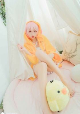 年轻的丝袜老师_午夜在线观看完整版